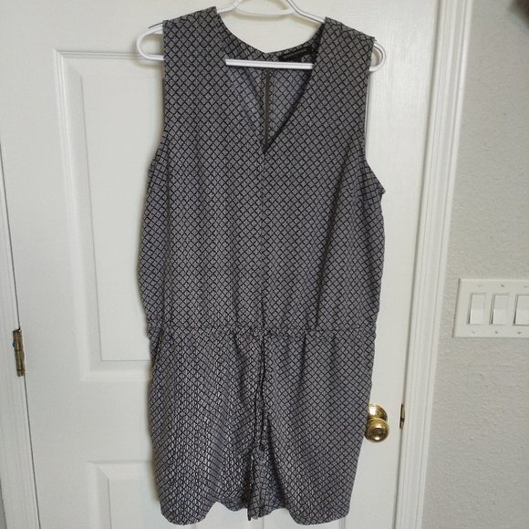 Banana Republic Pants - Banana Republic V-Neck ROMPER, L, Black & Gray EUC
